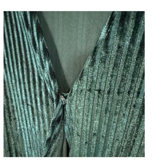 NEW Emerald Green Velvet Velour Dress Long Sleeve V Neck Dress - Picture 10 of 11